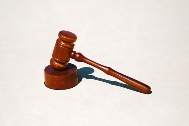 a brown judge's gavel